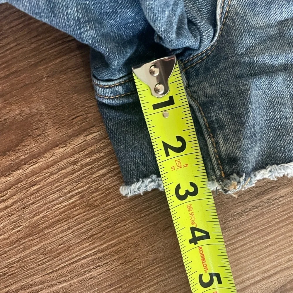 Gap Sexy Boyfriend Short distressed Jean size 4/27